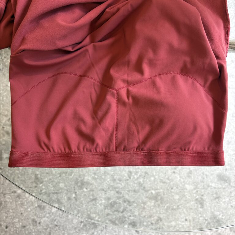 ブラトップ付Tシャツの裏側の仕様 バスト下一周平ゴム